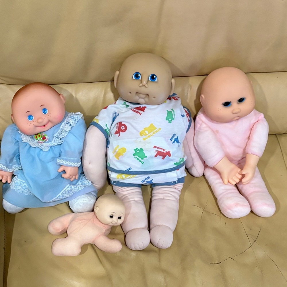 Cabbage Patch Dolls  lot 1984